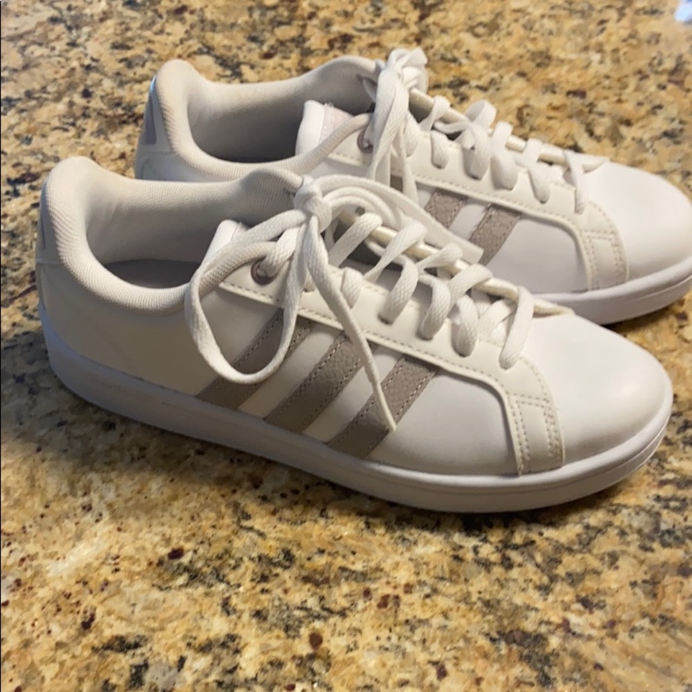 Adidas women’s shoes size 6